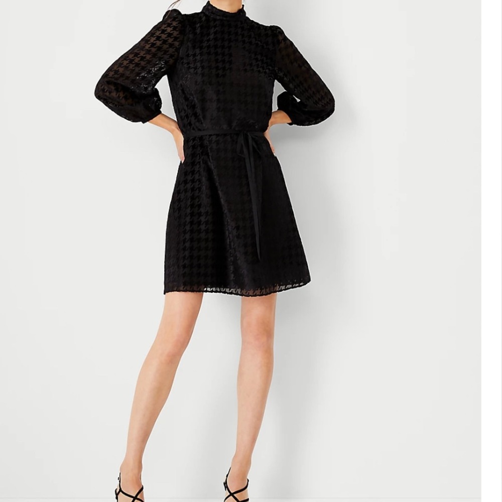 ANN TAYLOR HOUNDSTOOTH MOCK NECK SHIFT DRESS